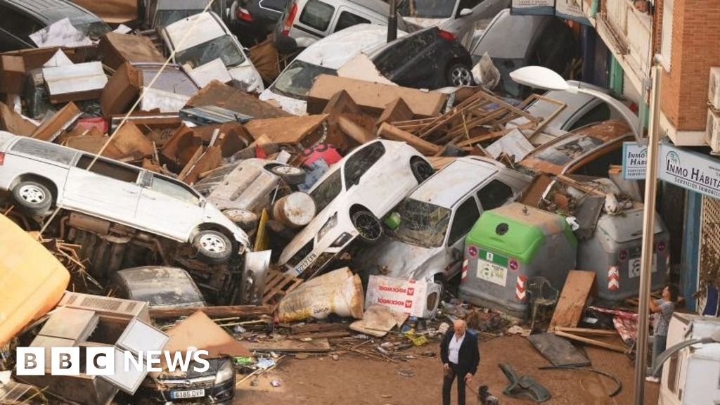 Drivers rescued after floodwaters cause chaos in Spain