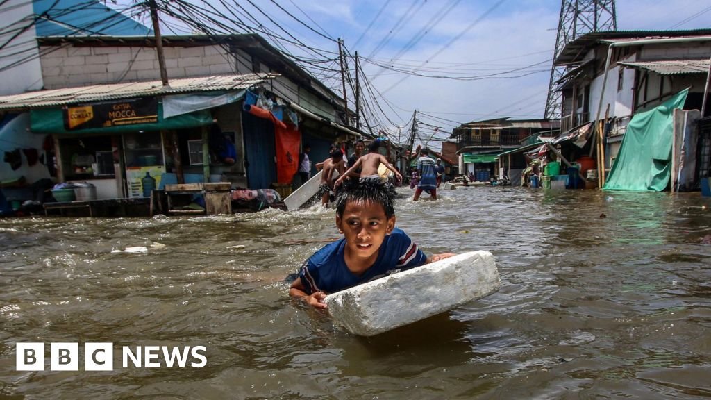 Landmark $300bn for poorer nations in climate deal