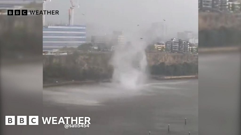 ‘Mini tornado’ spotted over Brisbane River in Queensland