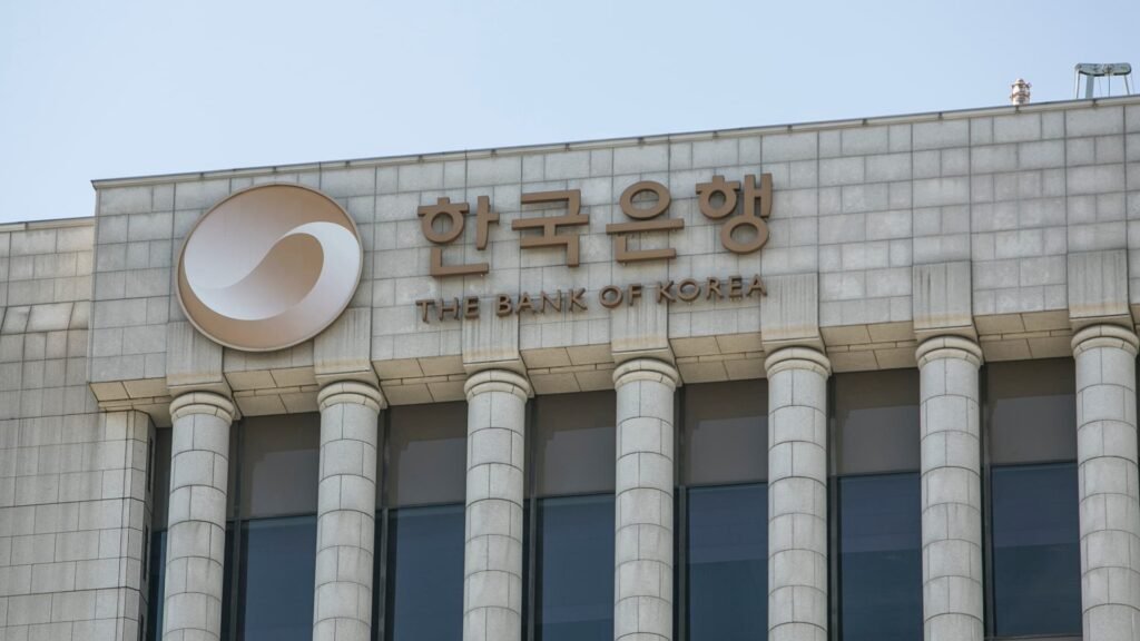 Bank of Korea holds emergency meeting after Yoon lifts martial law